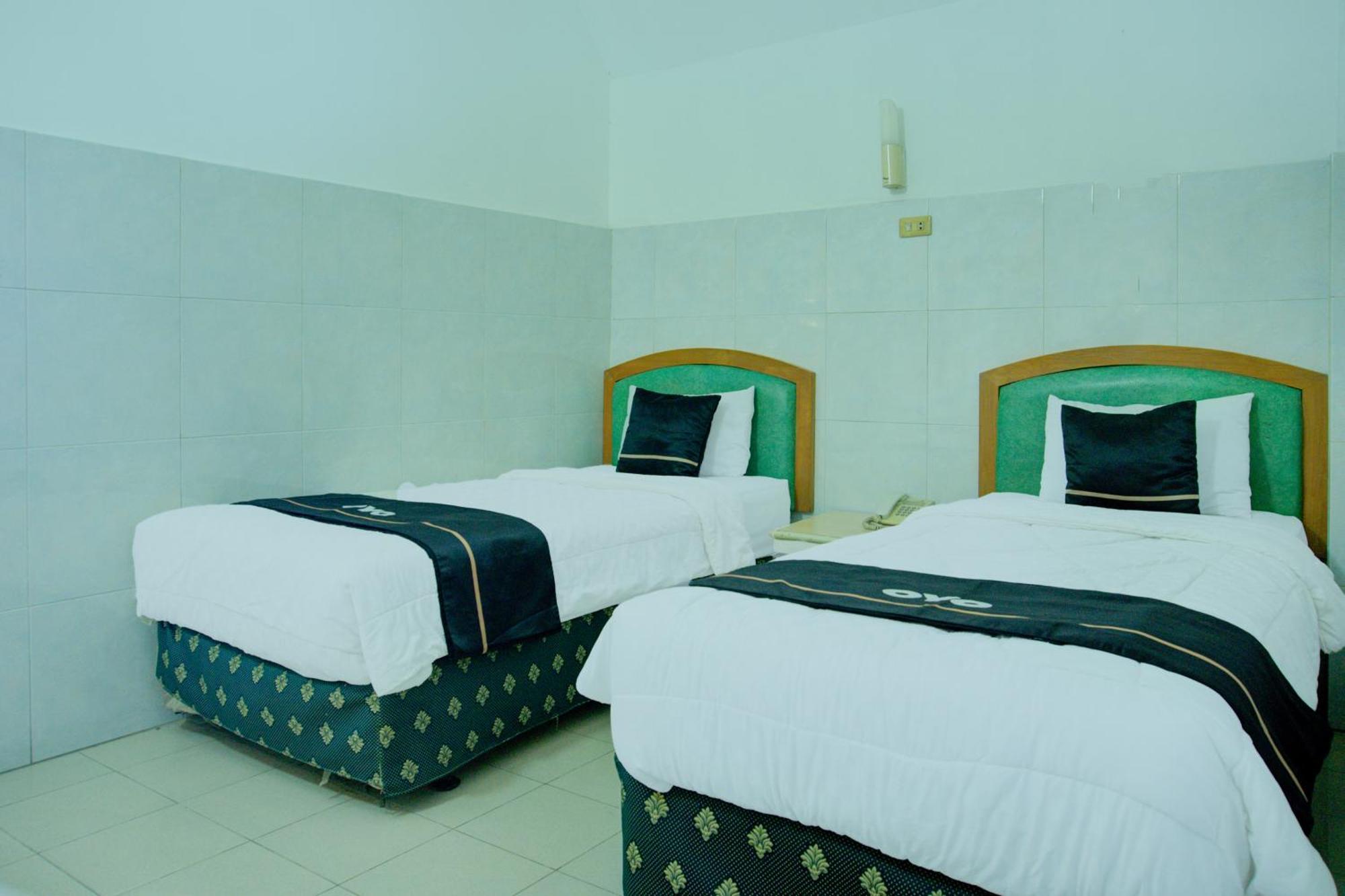 Townhouse Oak Palembang Near Jembatan Ampera Formerly Azzura Hotel Экстерьер фото